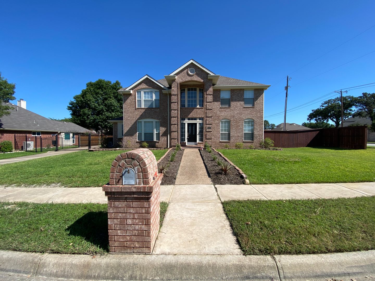 Keller House: 1501 Joshua Ct