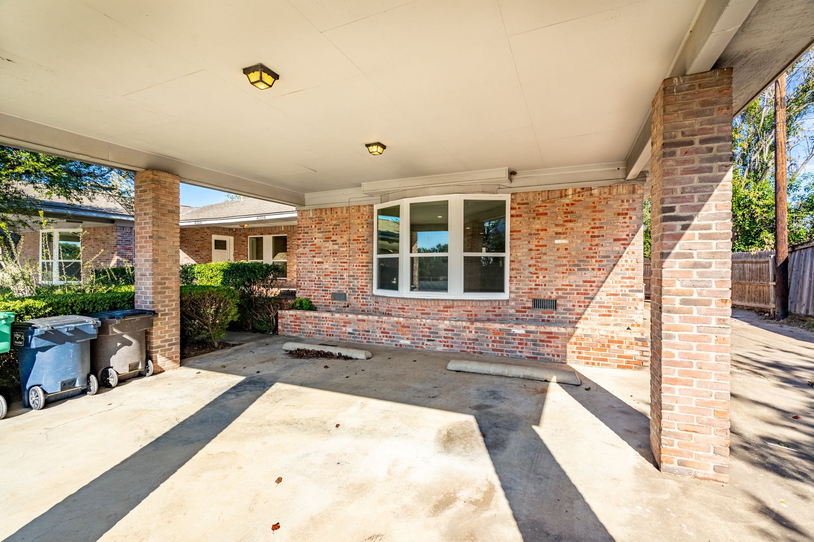 Fort Worth Apartment: 4304/4306 SW Loop 820