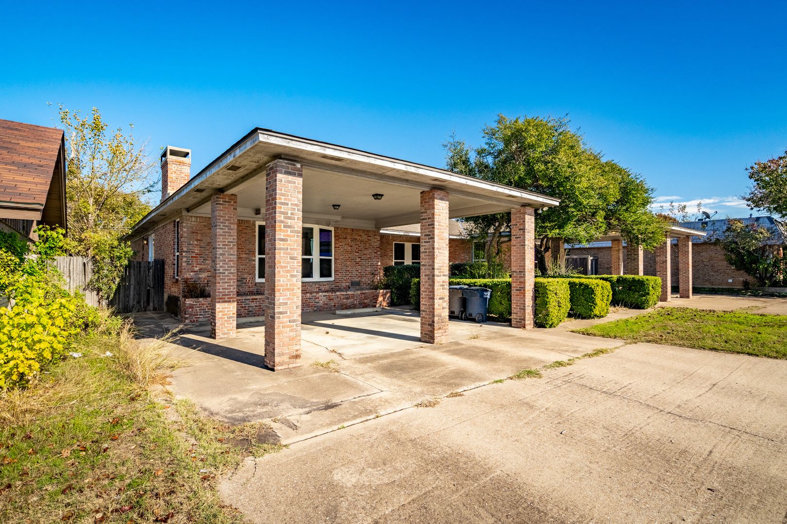 Fort Worth Apartment: 4304/4306 SW Loop 820