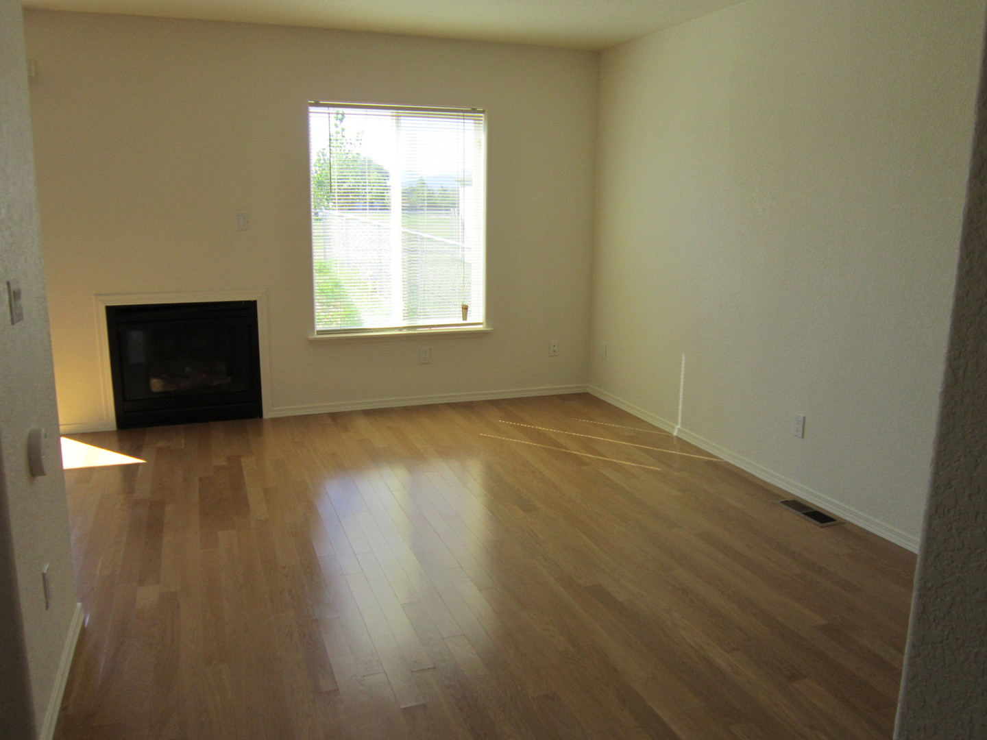 Klamath Falls Apartment: 1710 & 1714 Lancaster