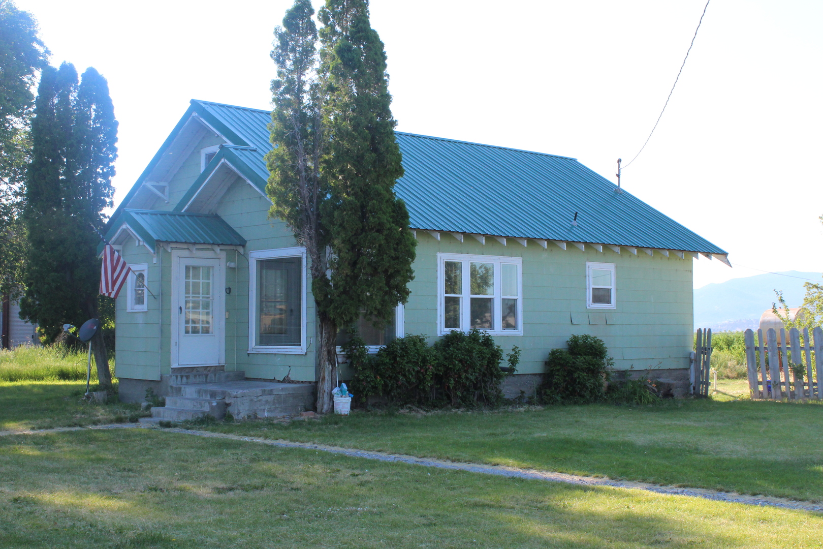 Malin House: 22175 Stateline Rd