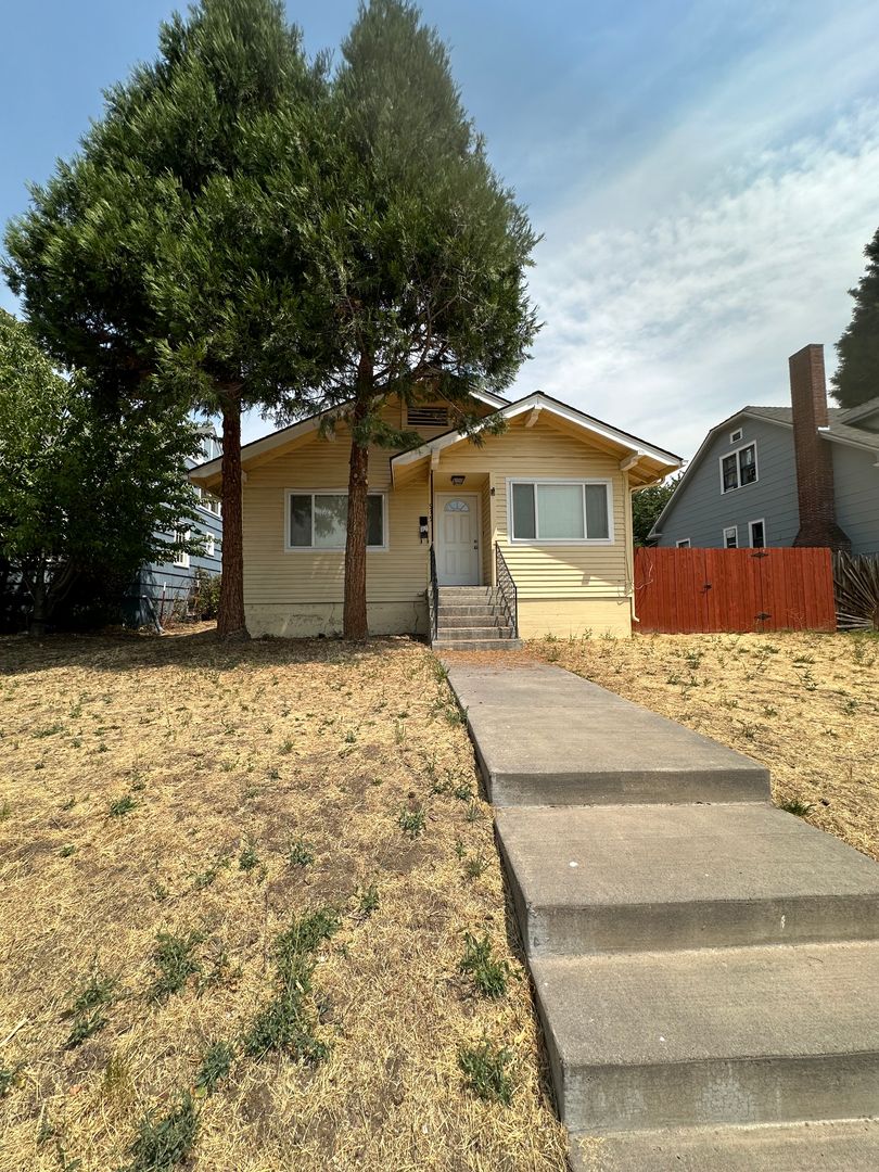 Klamath Falls House: 919 Eldorado Ave