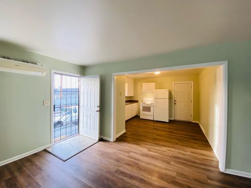 409 Richmond St – photo 1