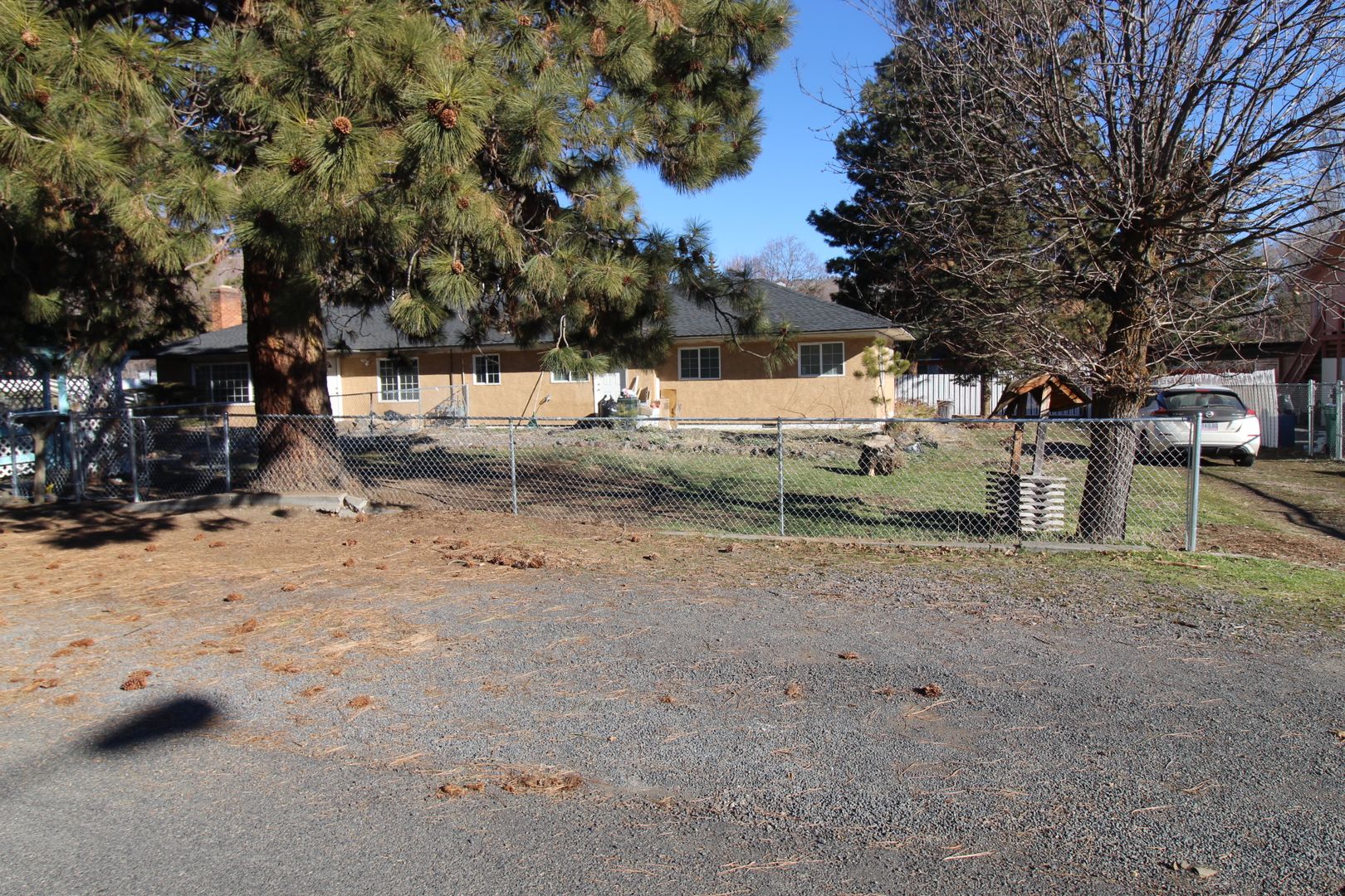 Klamath Falls Multiplex: 1707 Kane St, #B