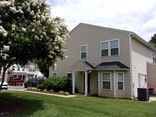 Beautiful 3 Bedroom 2 1/2 Bath End Unit Townhome in Brambleton Neighborhood – photo 1