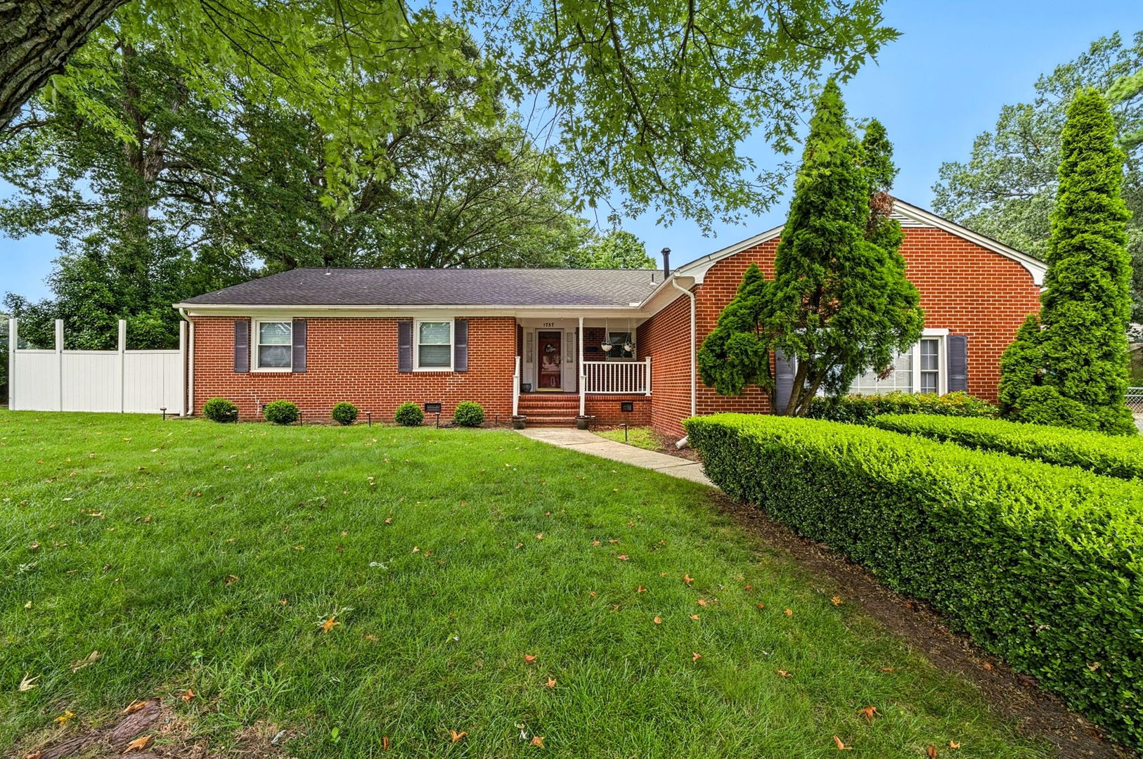 Hampton House: 1757 Lafayette Road