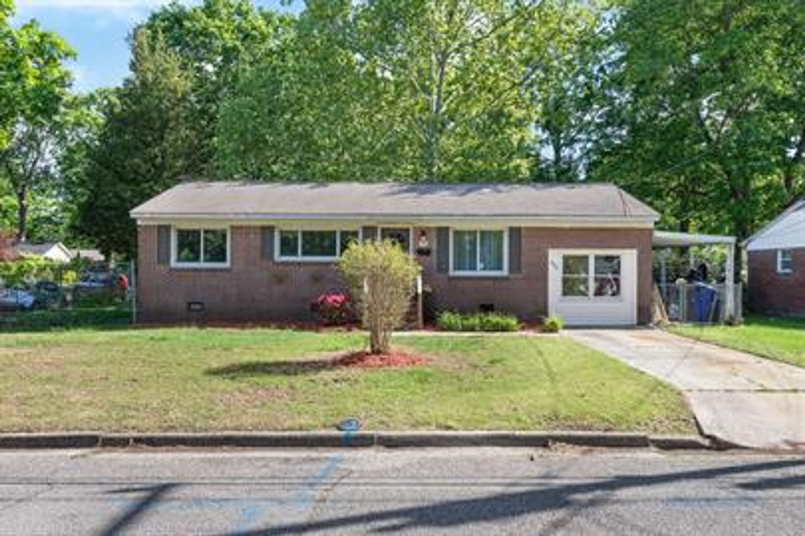 Newport News House: 222 Belray Drive