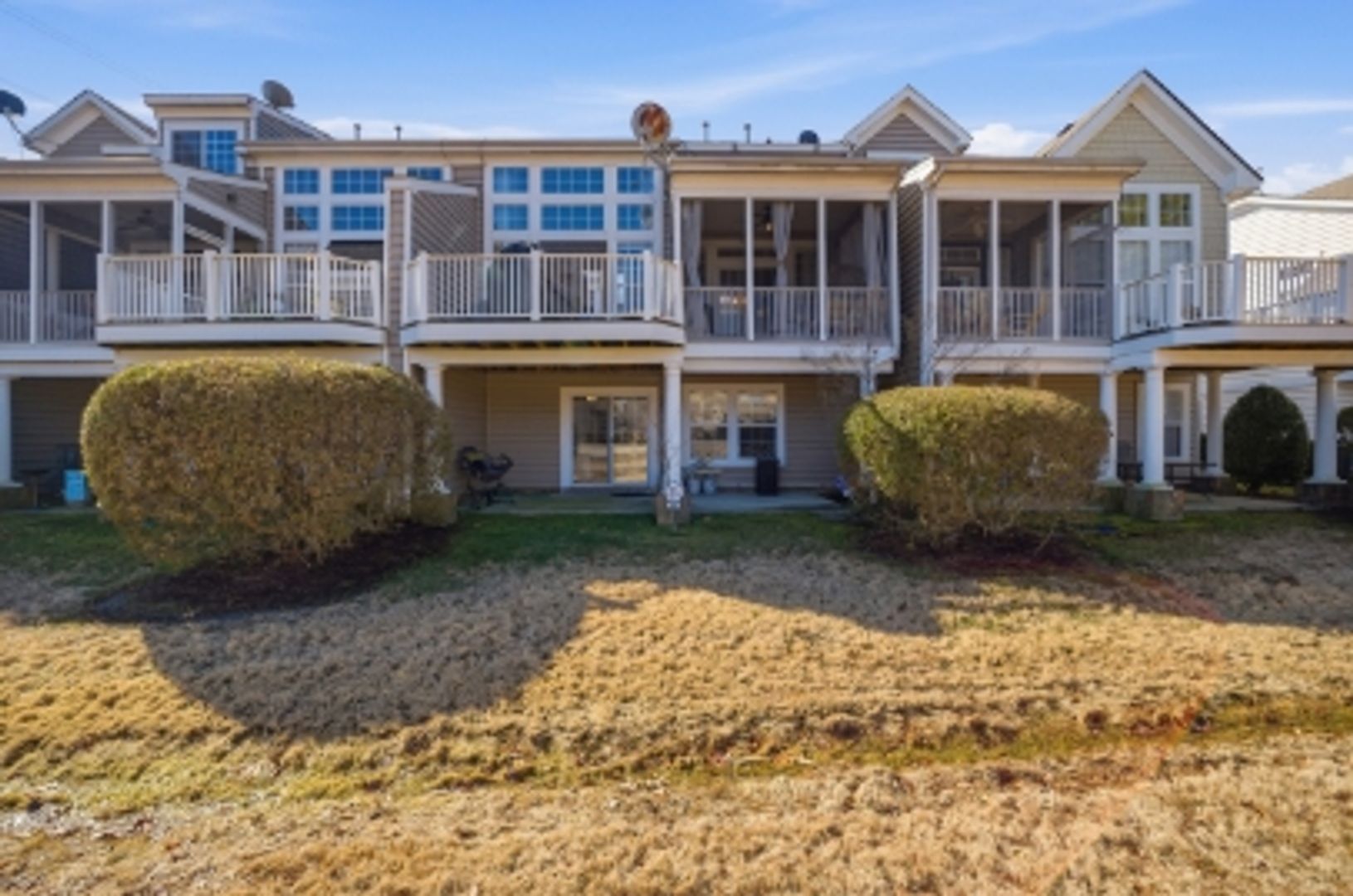 Suffolk House: 1005 Bay Breeze Drive