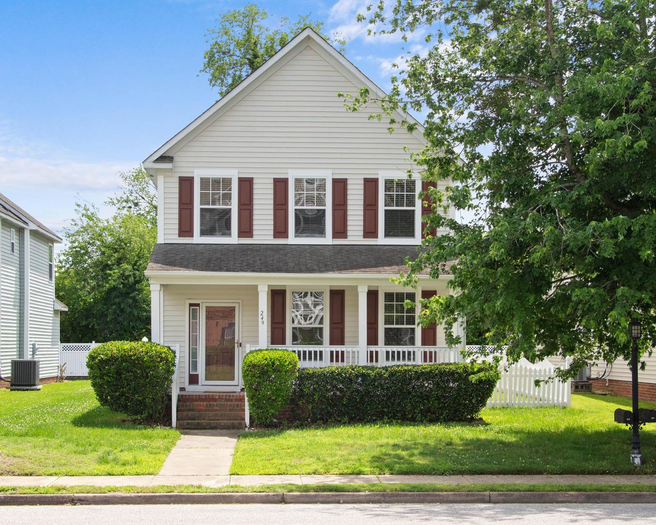 Hampton House: 249 W Gilbert Street
