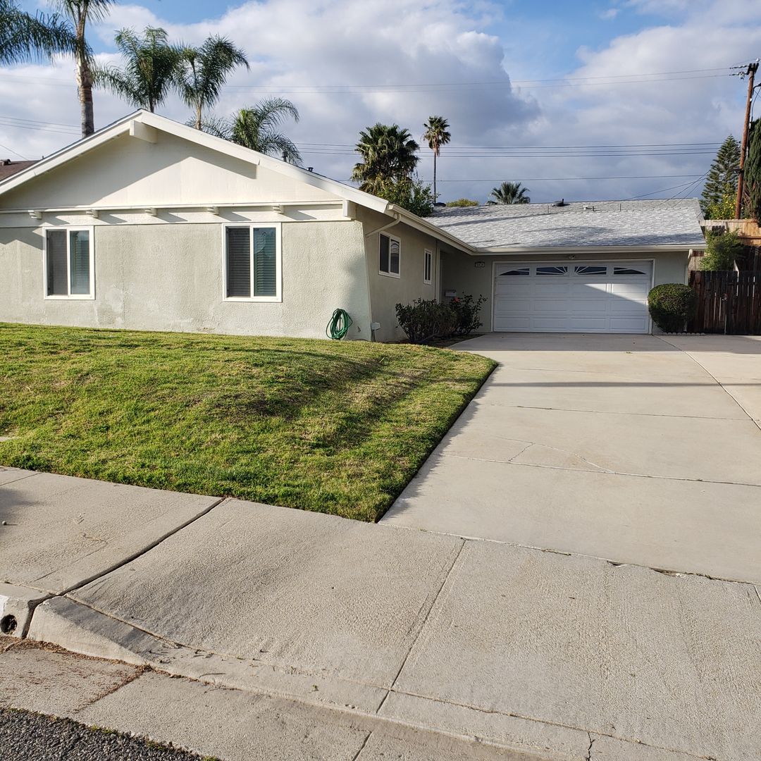 Riverside House: 5939 Petite Court