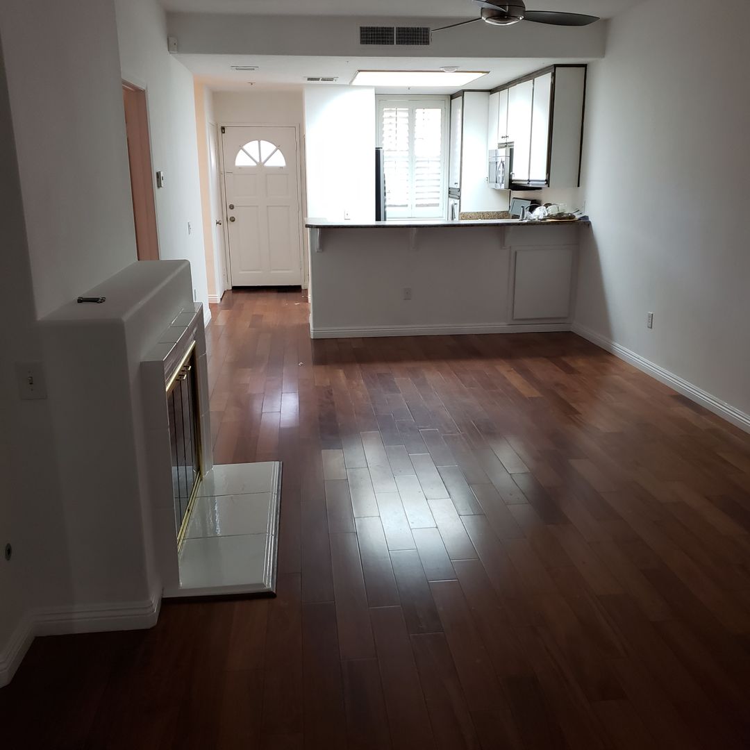 Tustin House: 2960 Champion Way #403