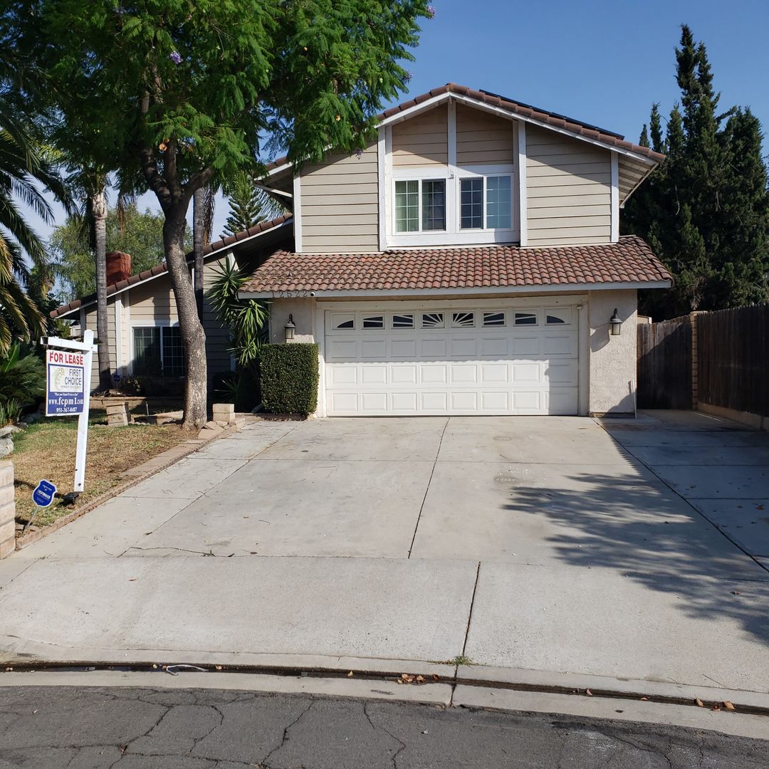 Moreno Valley House: 12522 Heartleaf St