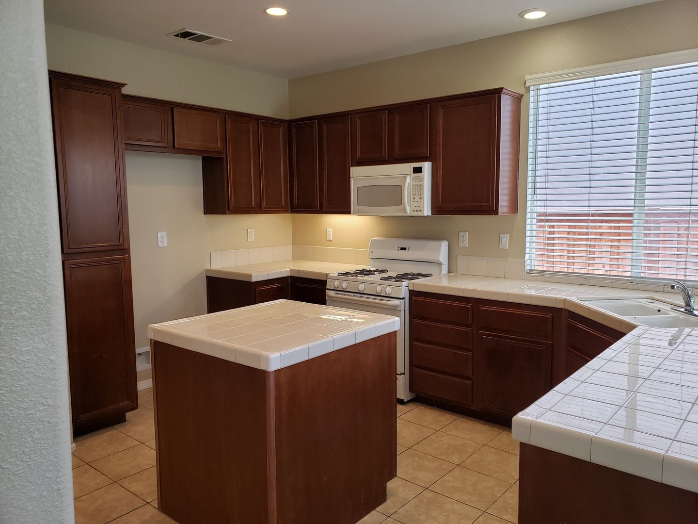 Menifee House: 29478 Grande Vista Ave