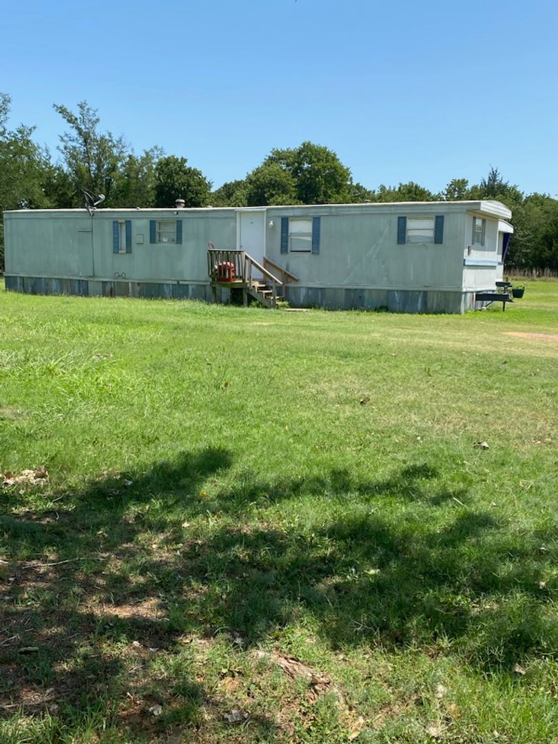 Wellston Apartment: 330533 S. Hwy 66