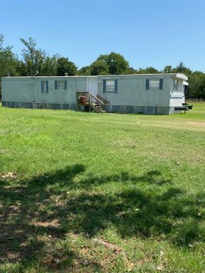 2 bedroom 1 bath 920543 S. 3305 Road #15 Wellston, OK 74881
