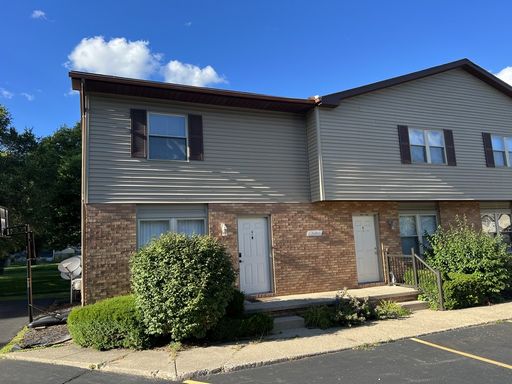 Spacious 2-BDR 1.5-BTH Townhouse in Holt