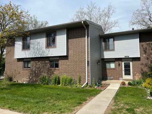 Spacious 2-Story Condo in Haslett - 2-BDR 1.5-BTH