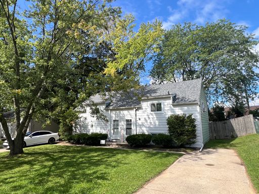 Updated 2-BDR 1-BTH Duplex with Dishwasher, Deck & Fenced Yard – photo 1