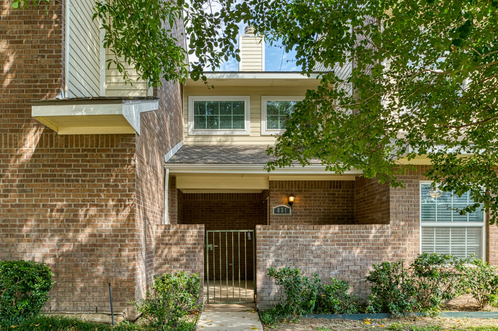 Lewisville House: 831 Summercreek