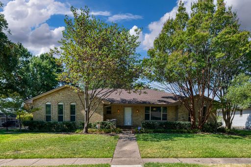 Available NOW! READY FOR MOVE IN. – photo 1