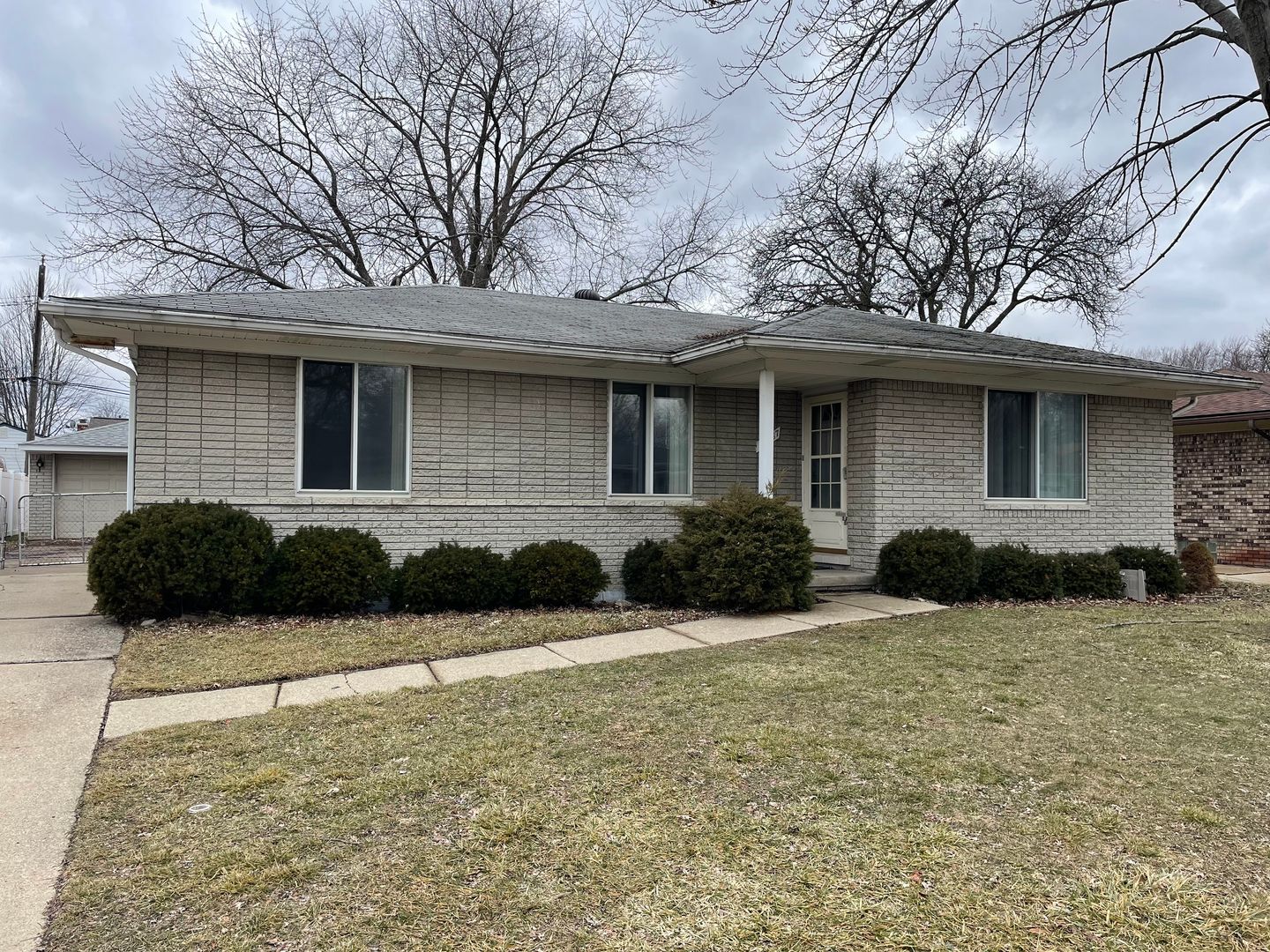 Fraser House: 31287 McNamee Street