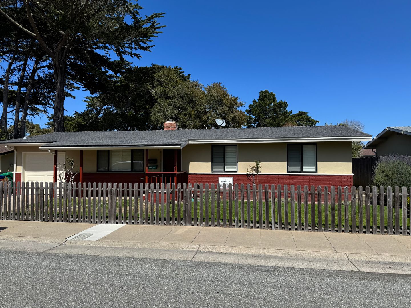 Pacific Grove House: 730 Rosemont Avenue