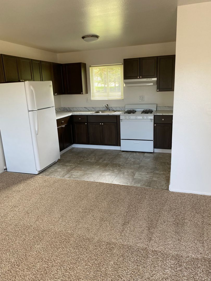 Pacific Grove Apartment: 6 Arkwright Court