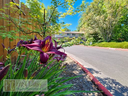 ✨ First Month FREE | ★ FREE Water, Sewer & Garbage | Updated Apartment Home in Great Community near Washington Square! | – photo 1