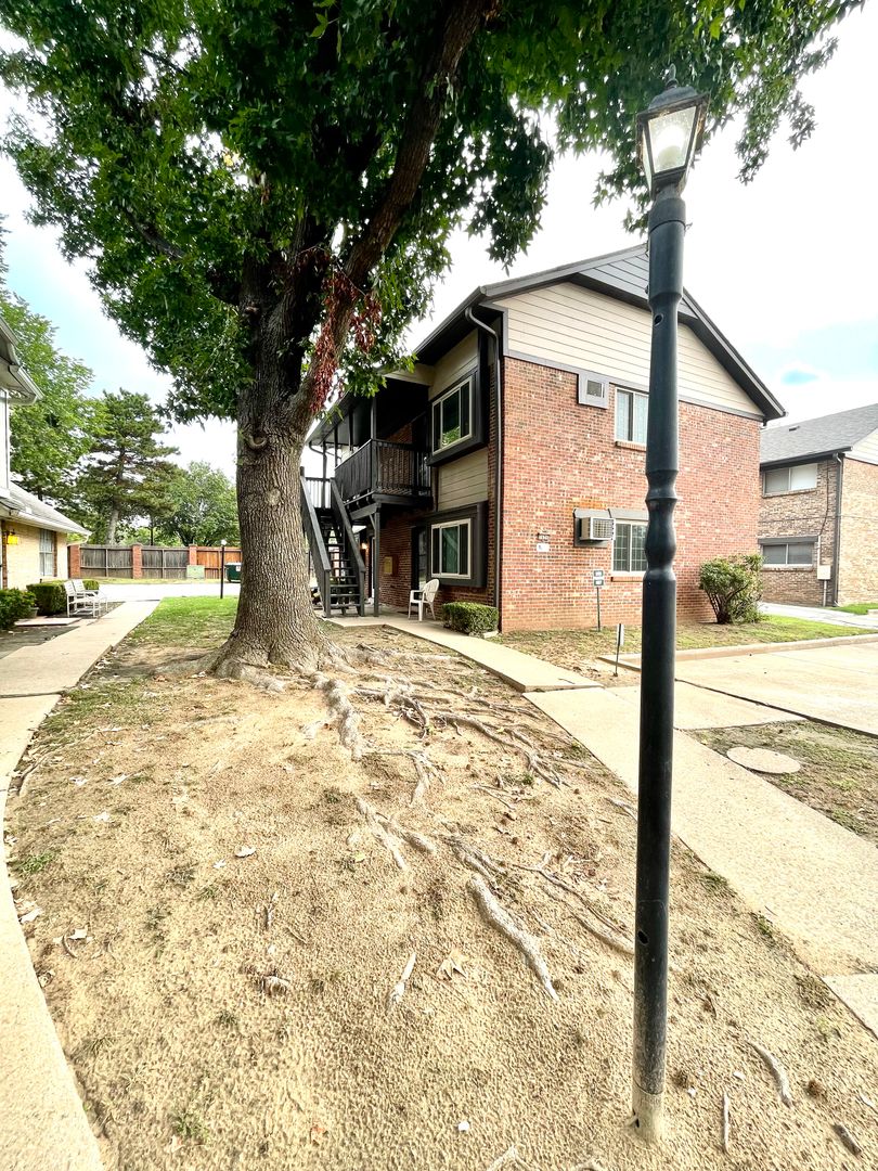 Tulsa Apartment: 2409-2437 E 59th Ct