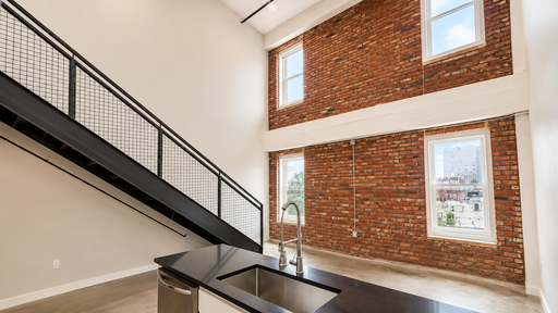 2 Bed 2 Bath Loft Move In ready. – photo 1