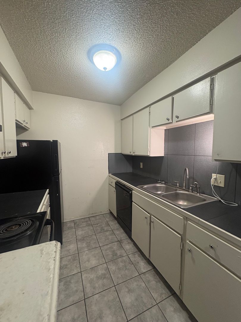 Tulsa Apartment: 1425 E 62nd ST