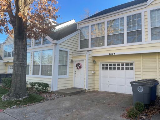 Huge 2 bed 2 bath Townhome - gated community – photo 1