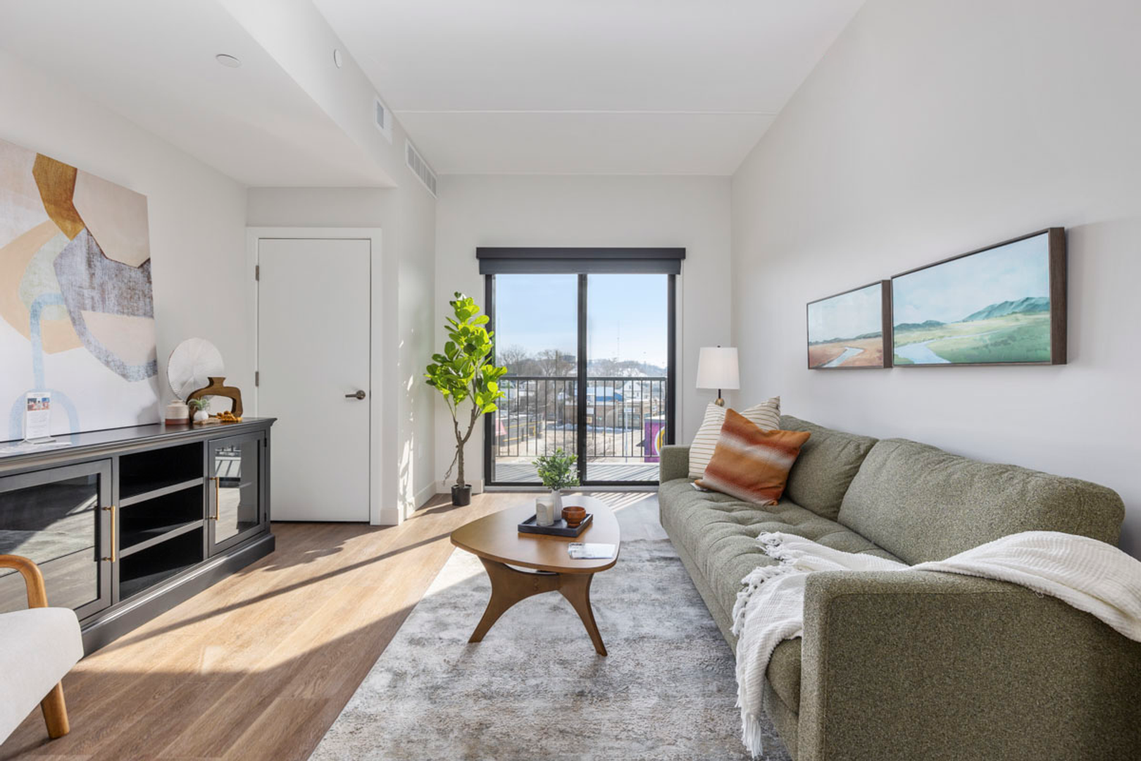 Grand Rapids Apartment: 1359 Plainfield Ave NE