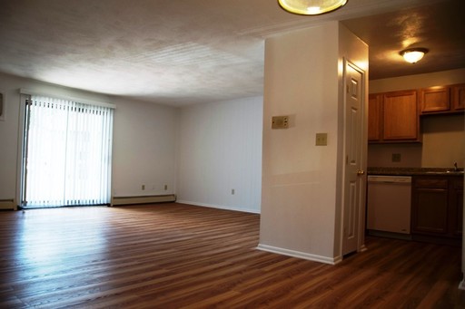 2 Bedroom Lower Floor Includes Heat & Hot Water – photo 1