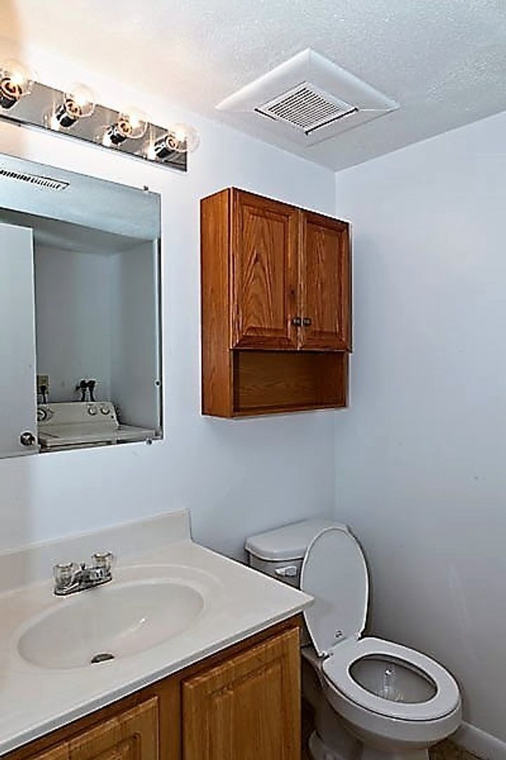 Nashua Apartment: 105 Spit Brook Road