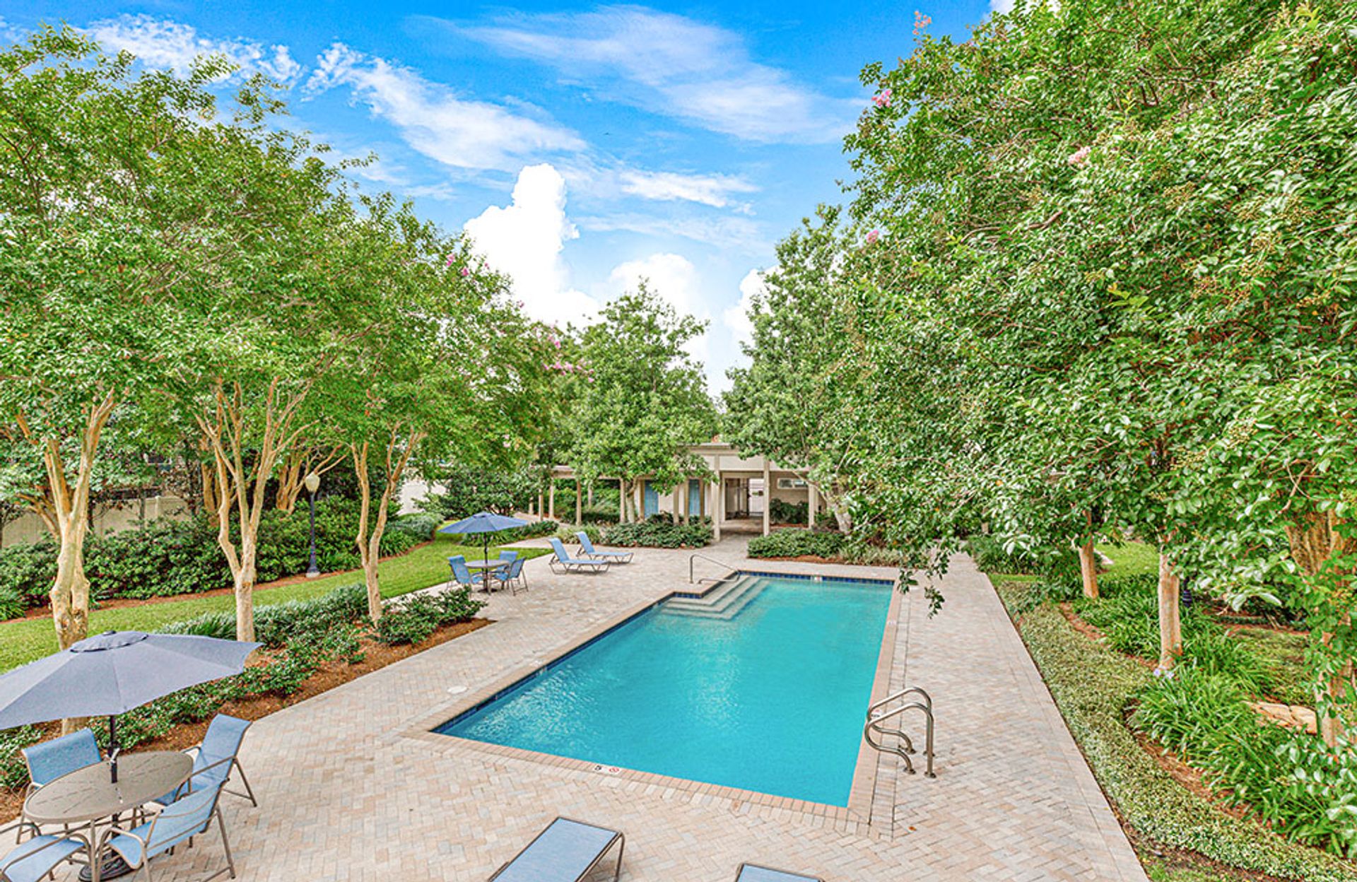 METAIRIE Apartment: 1111 LAKE AVENUE