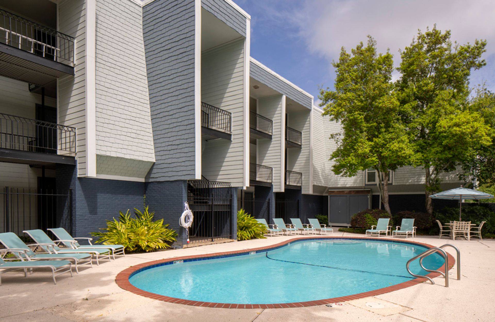 Metairie Apartment: 1168 Lake Avenue