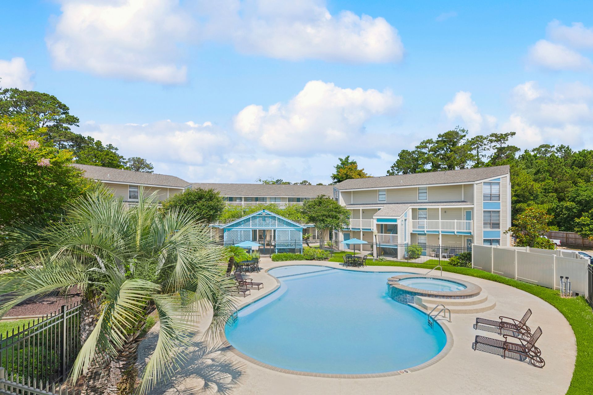 MANDEVILLE Apartment: 1402 NORTH CAUSEWAY BLVD.