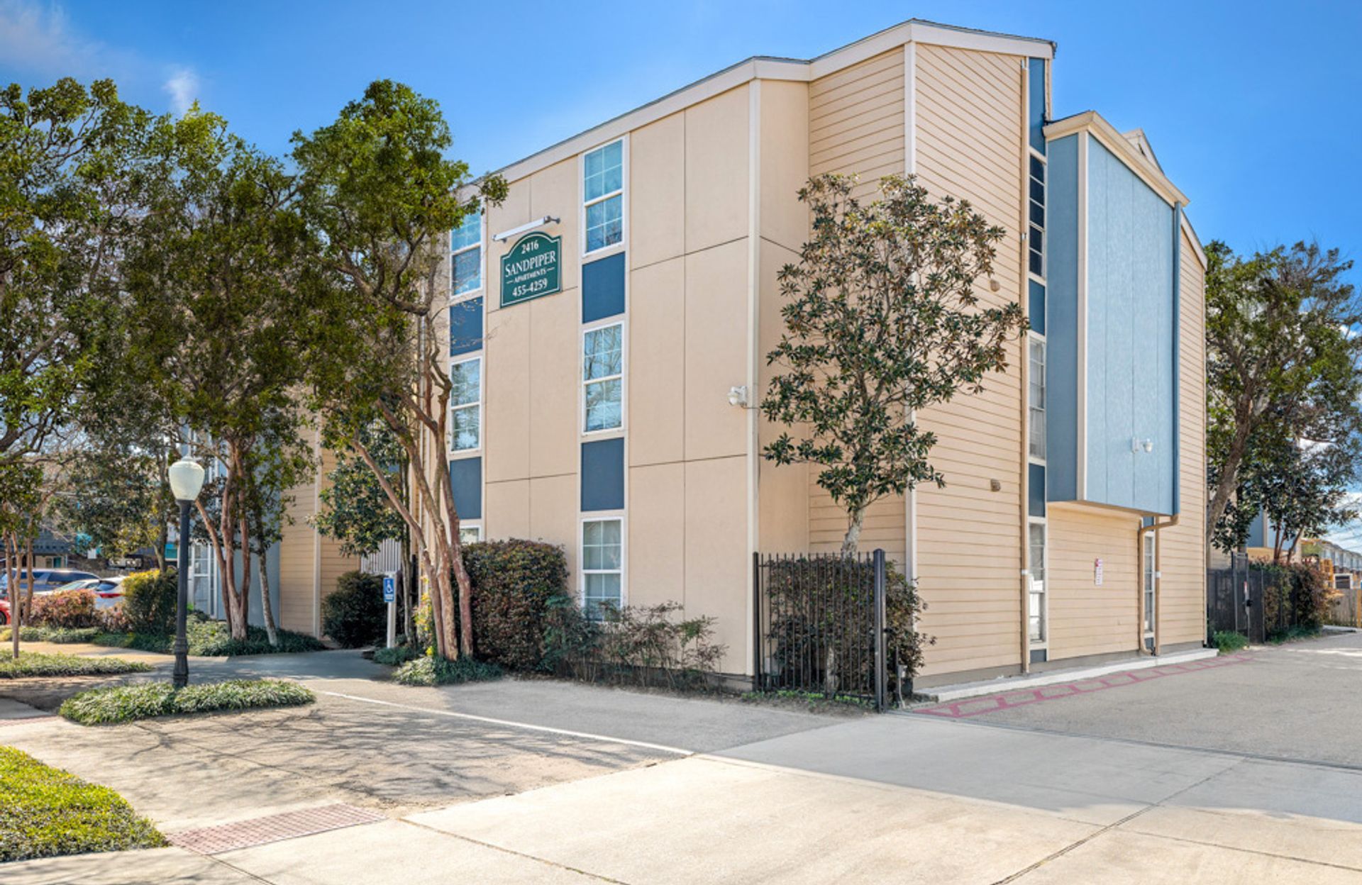 METAIRIE Apartment: 2416 PASADENA AVENUE