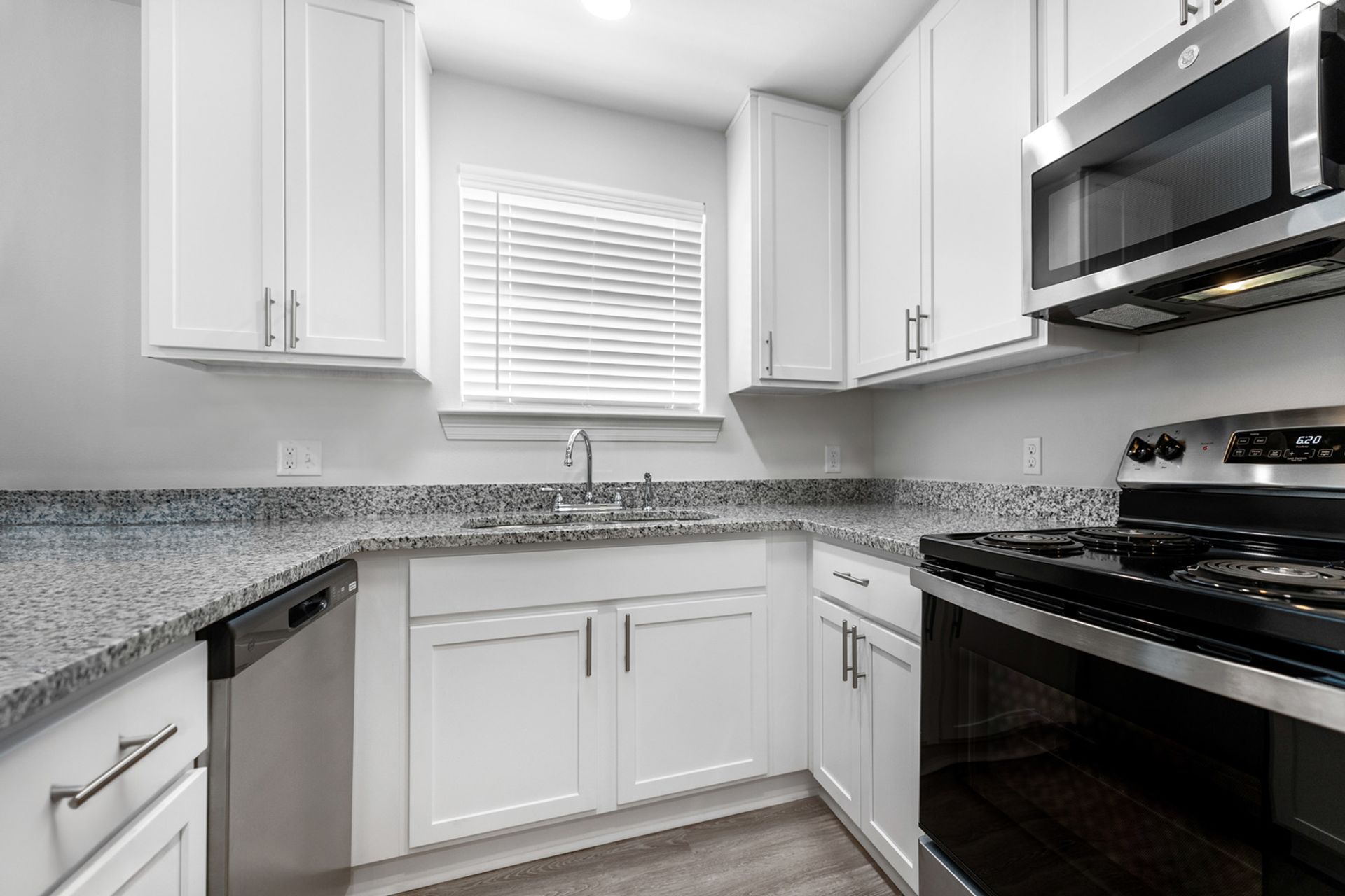 METAIRIE Apartment: 312 Live Oak Street