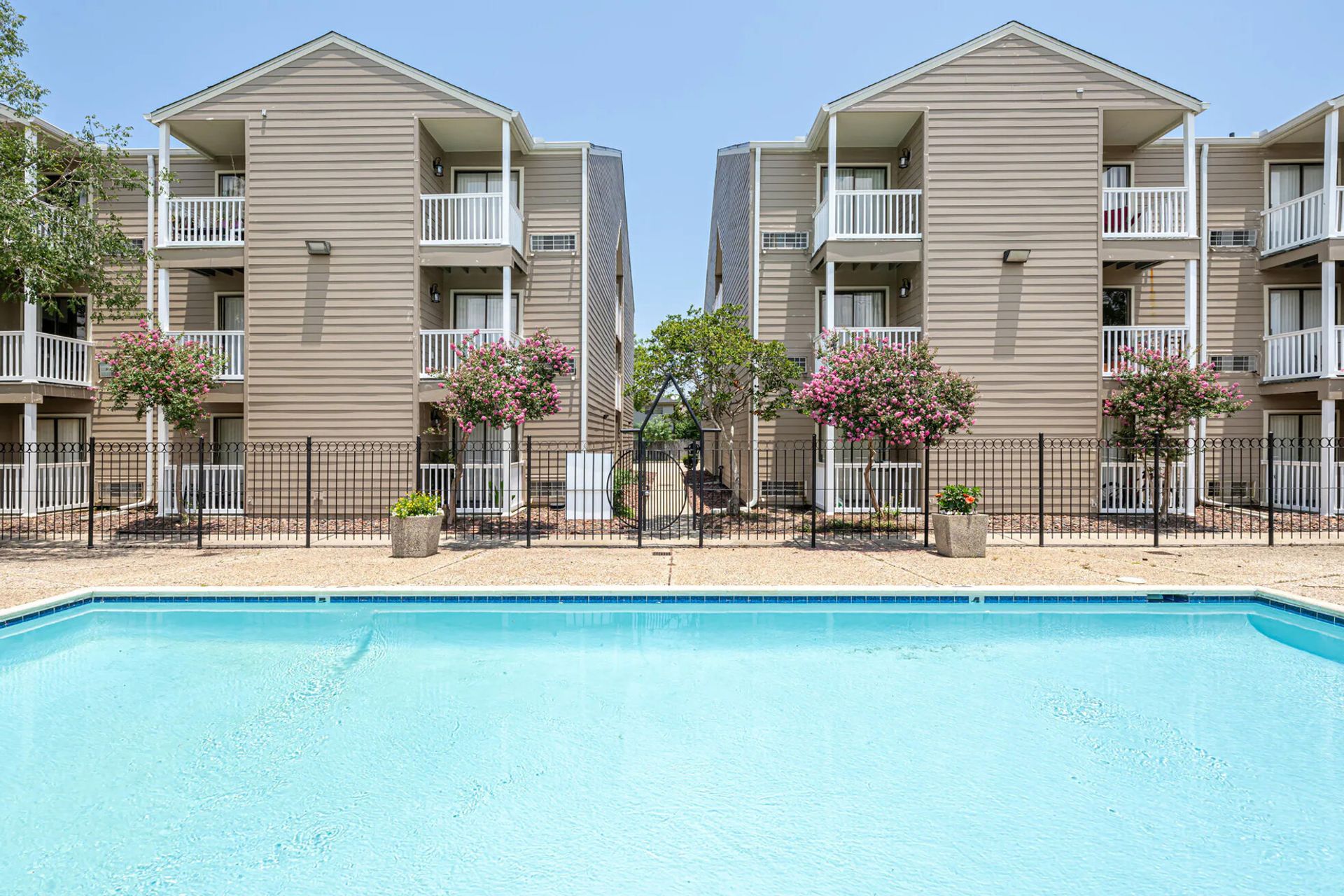 Metairie Apartment: 3801 West Napoleon Avenue
