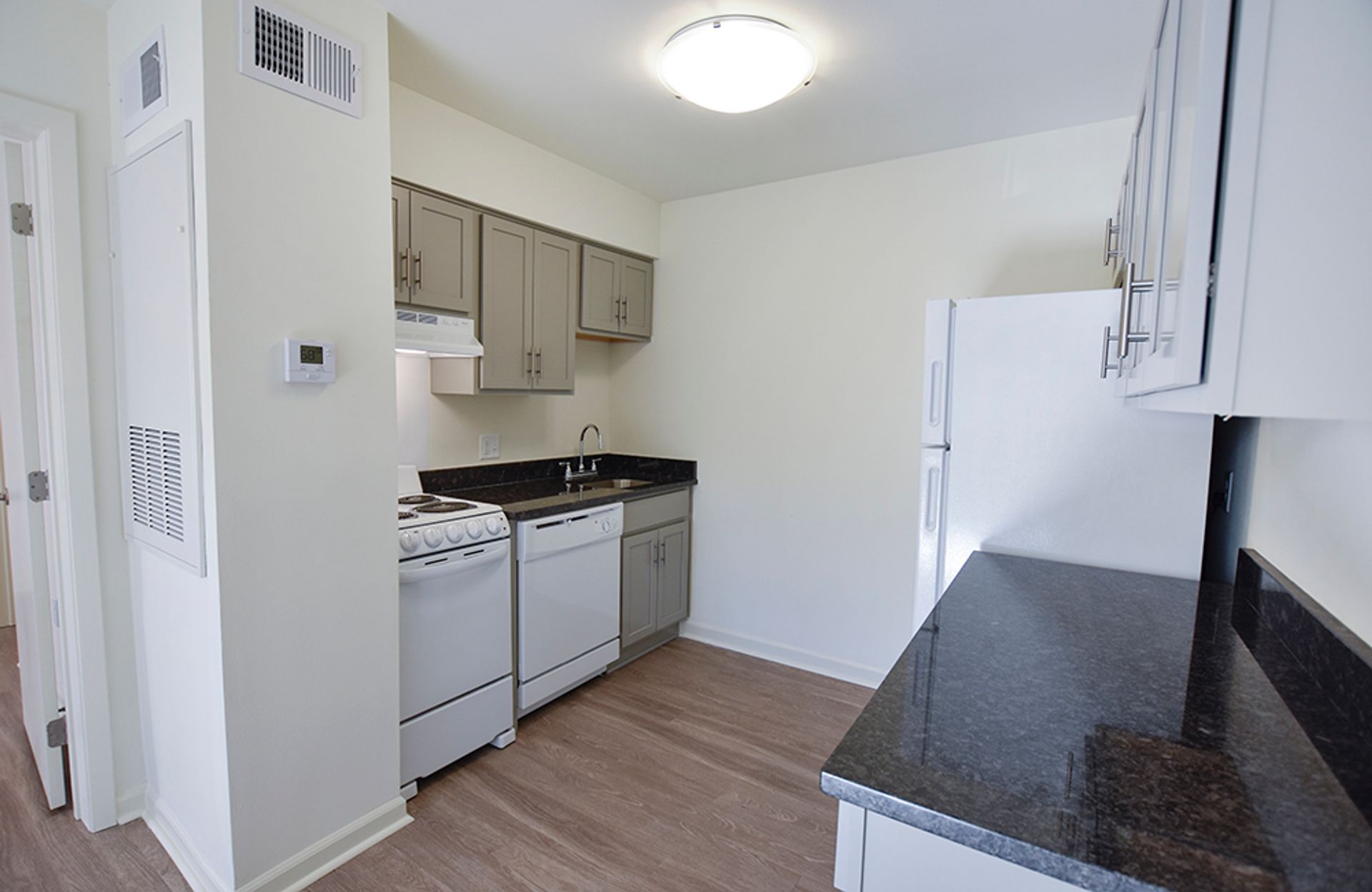 METAIRIE Apartment: 3912 S. I-10 SERVICE ROAD