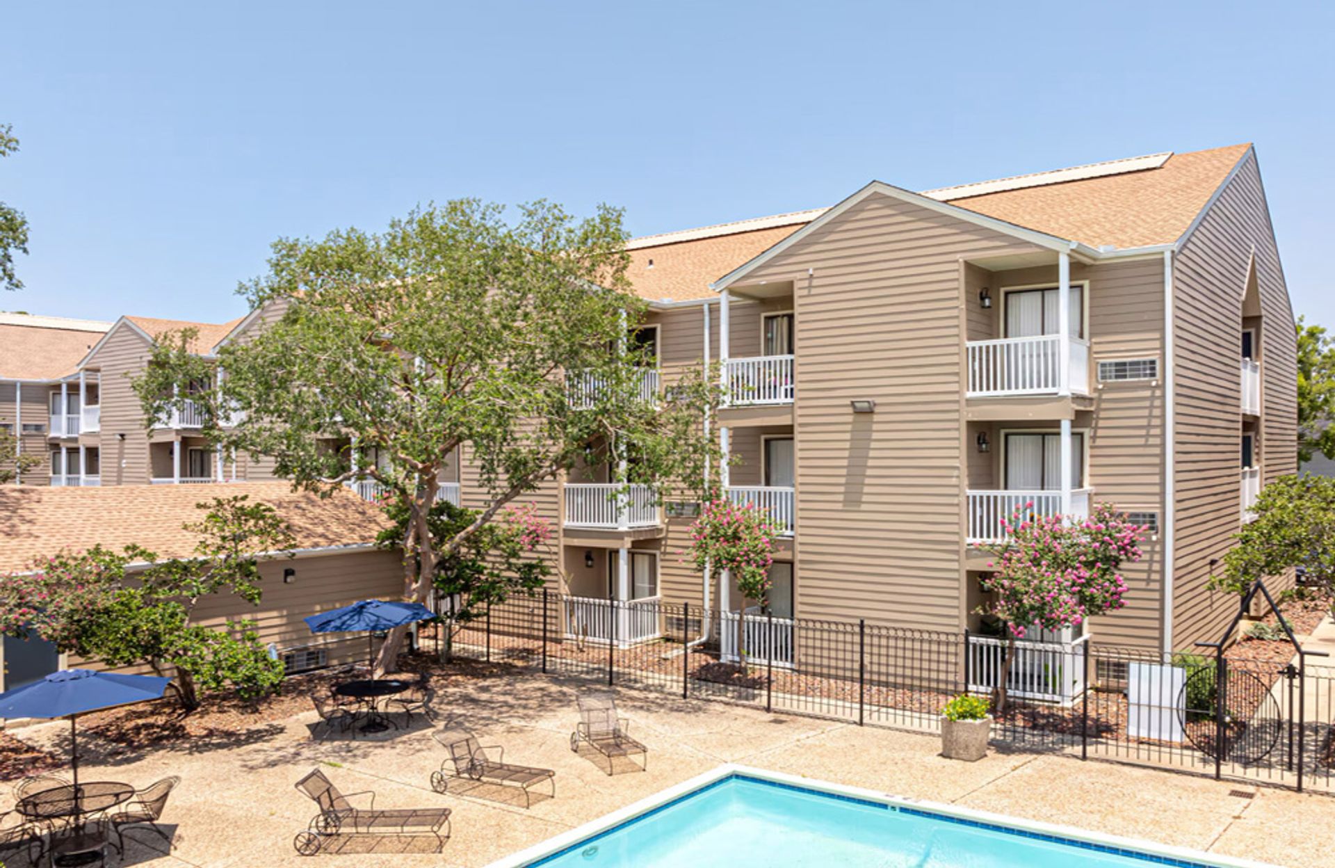 Metairie Apartment: 3801 West Napoleon Avenue