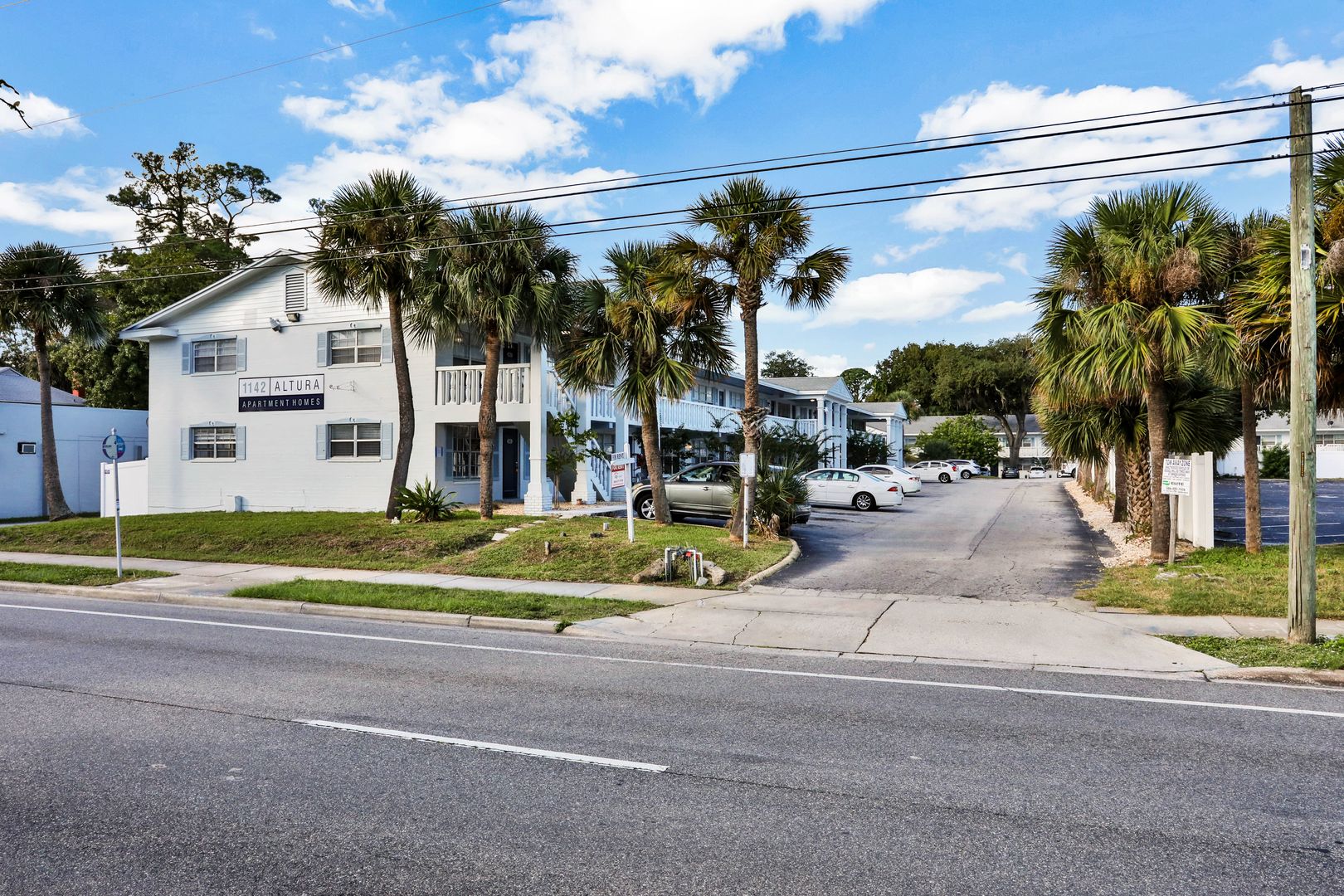 Daytona Beach Apartment: 1142 S. Ridgewood Ave