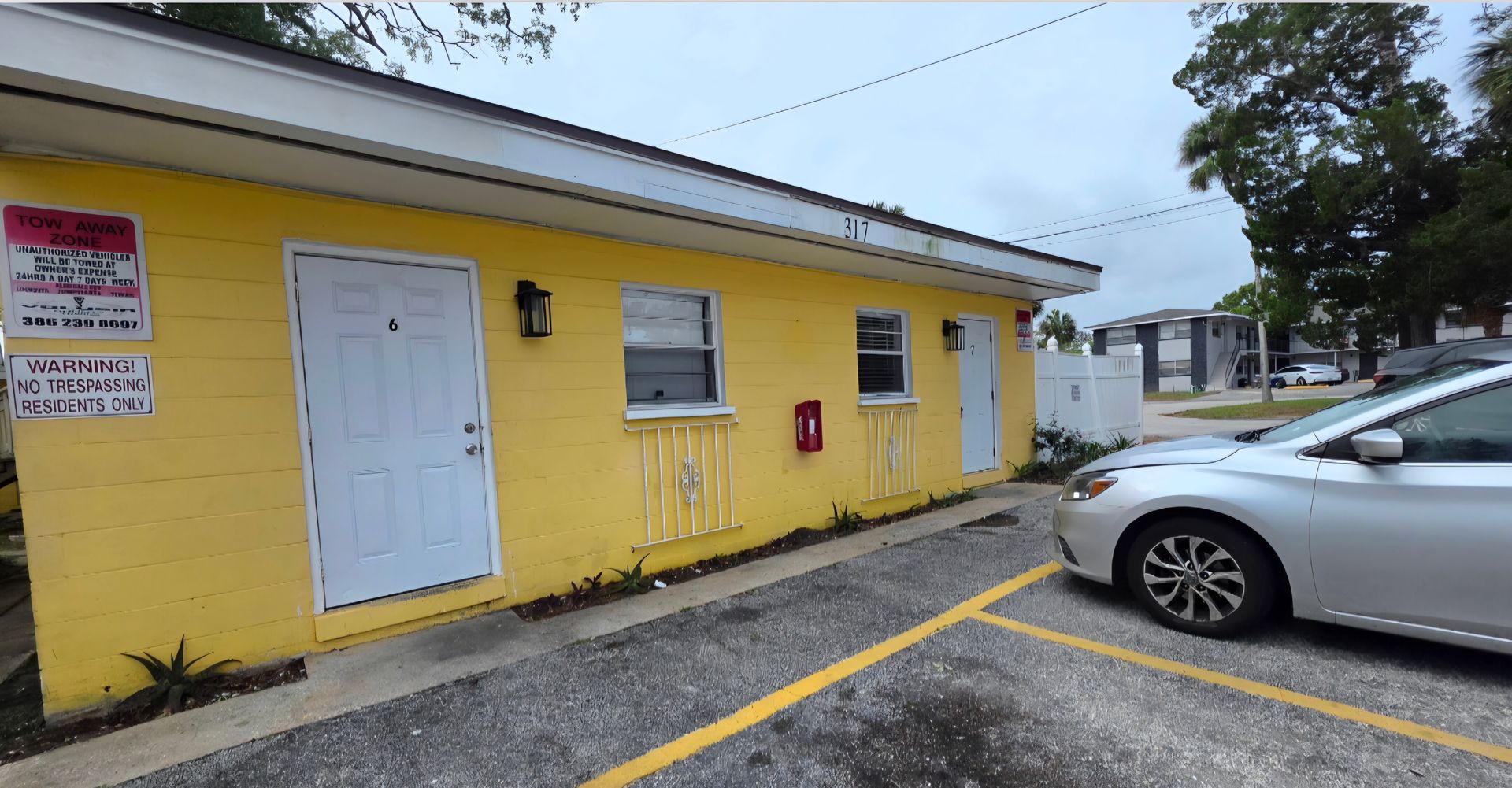Daytona Beach Apartment: 317 Country Club Oval #6