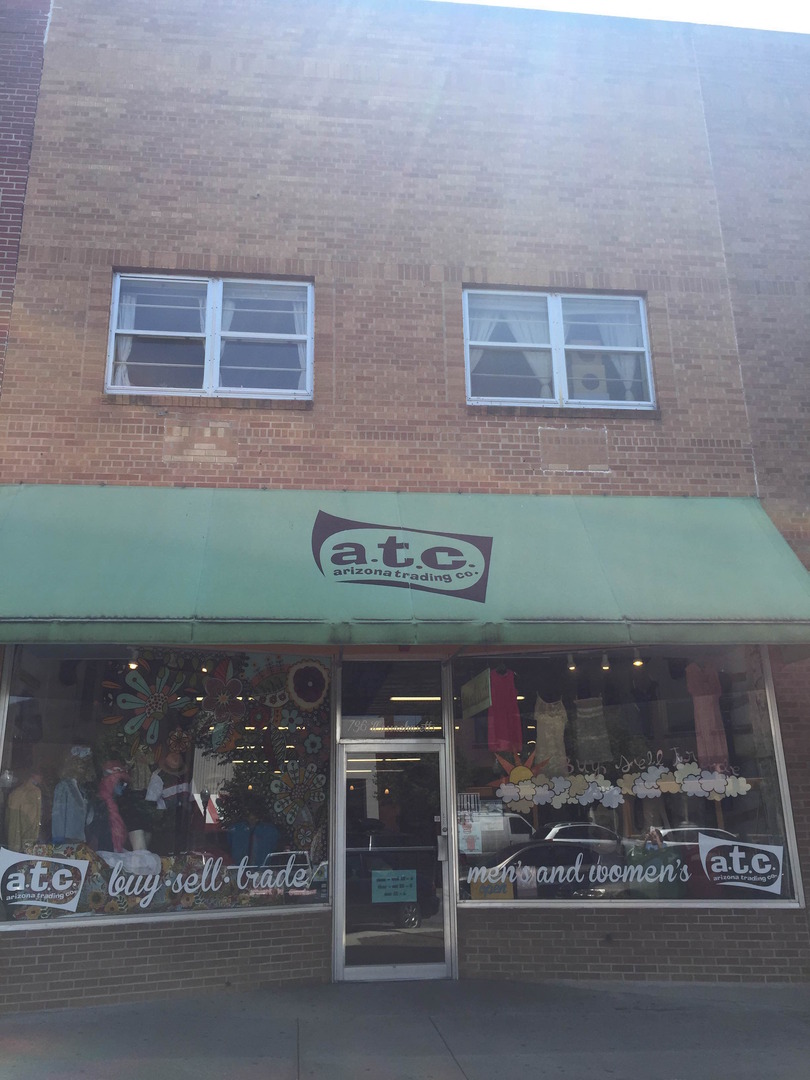 Lawrence Apartment: 736 1/2 Massachusetts St