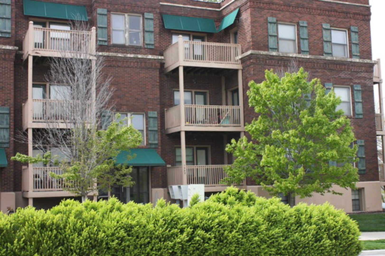 Lawrence Apartment: 1201/1203/1205 Oread Ave