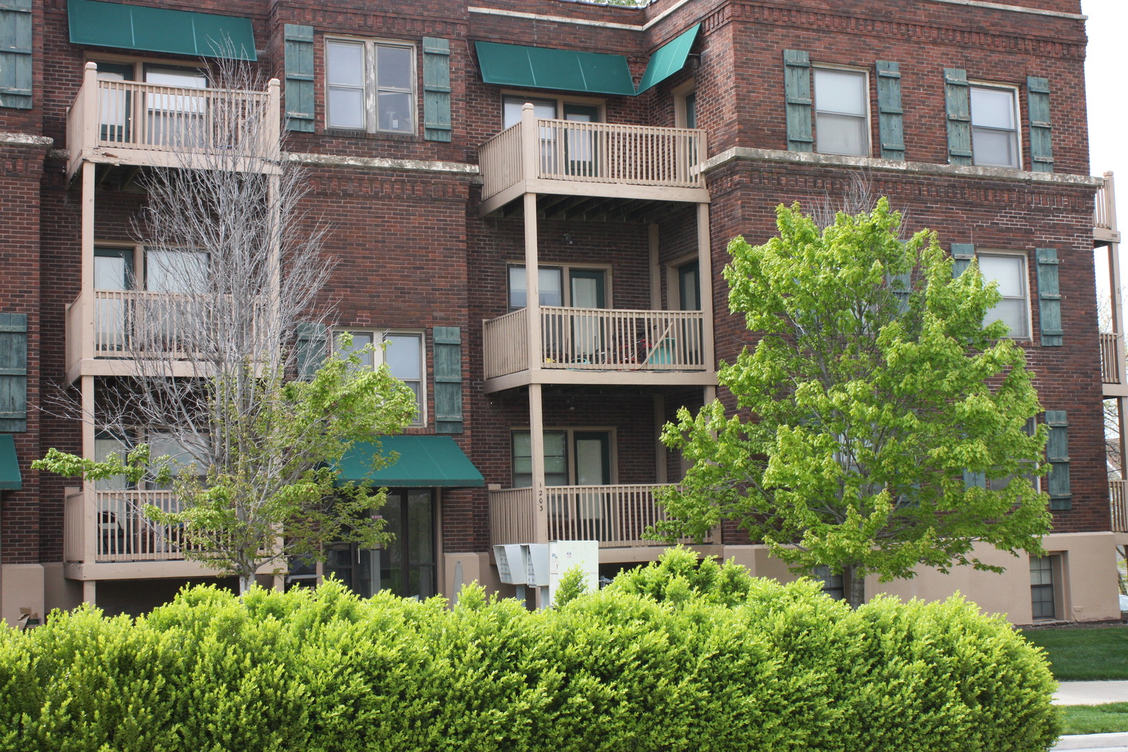 Lawrence Apartment: 1201/1203/1205 Oread Ave