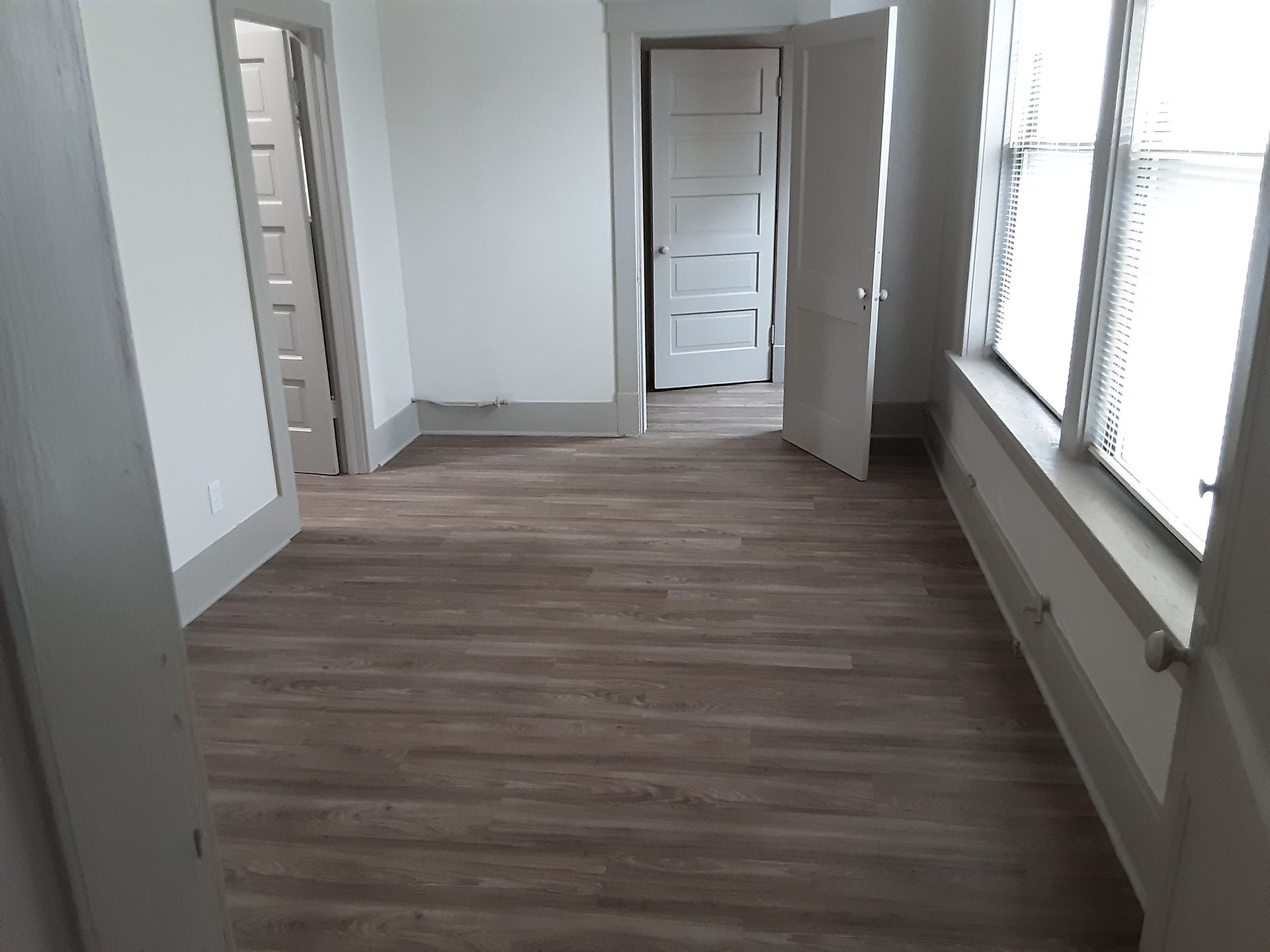 Lawrence Apartment: 847 1/2 Massachusetts