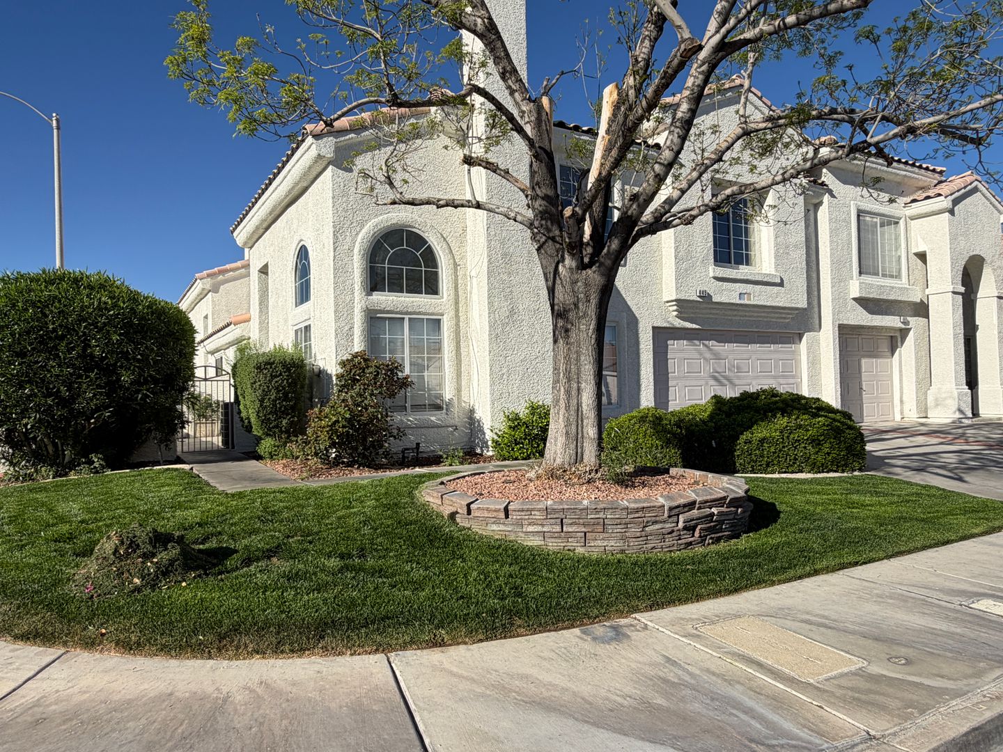 Henderson House: 445 Coral Sea